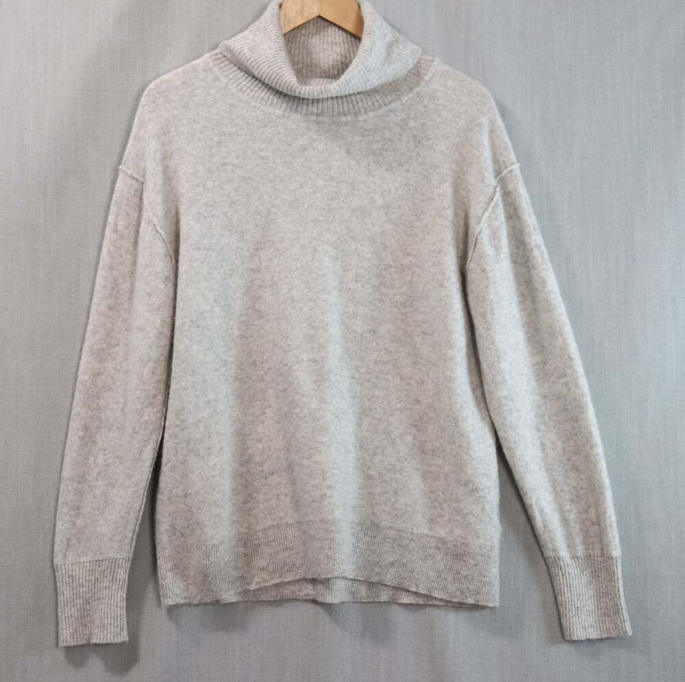 Free People Pale Grey 100% Cashmere Turtleneck Sweater M Fits Relaxed M/L
